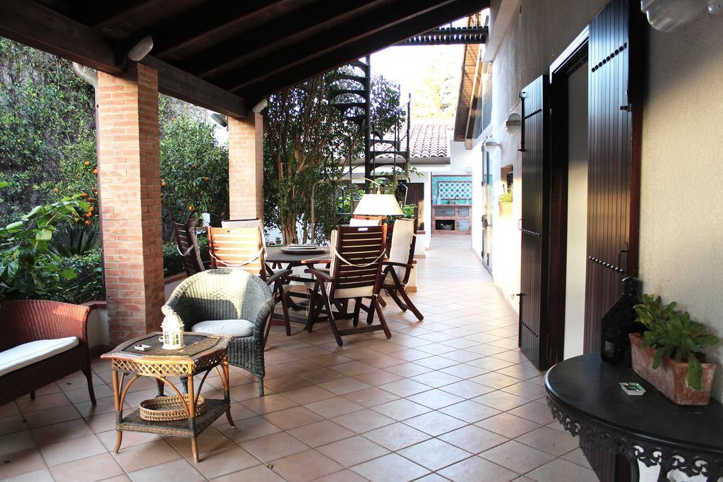 B&B Casa Chinaski Мондело Екстериор снимка