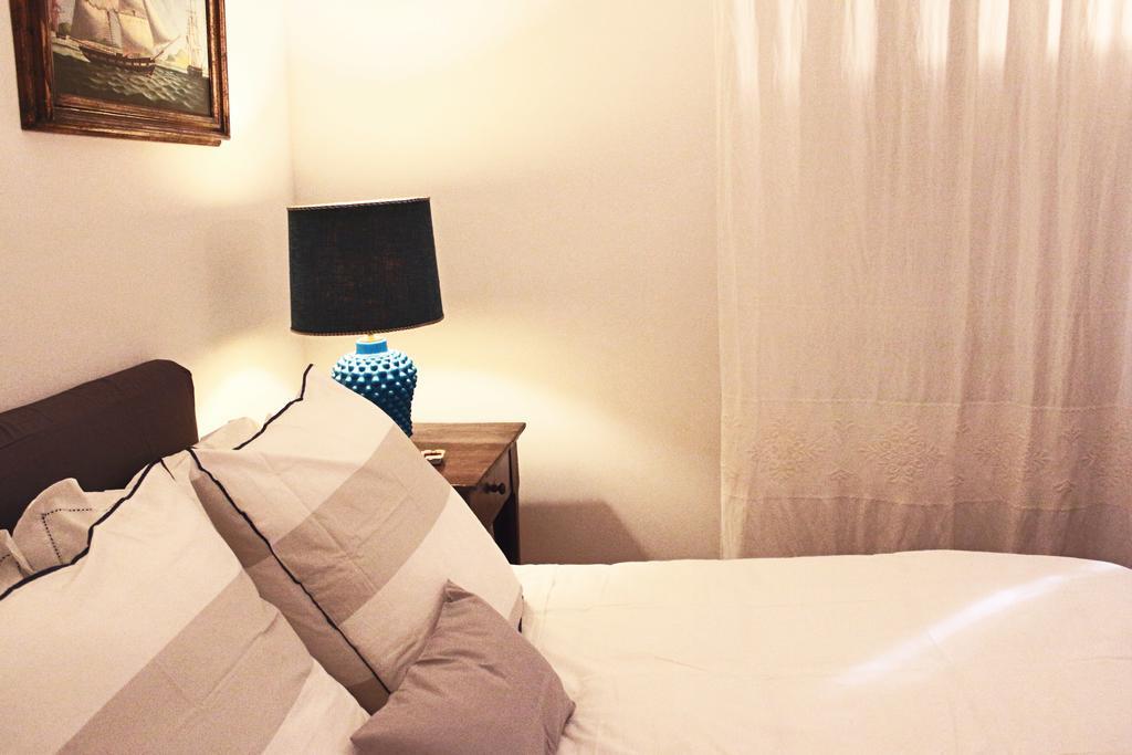B&B Casa Chinaski Мондело Екстериор снимка