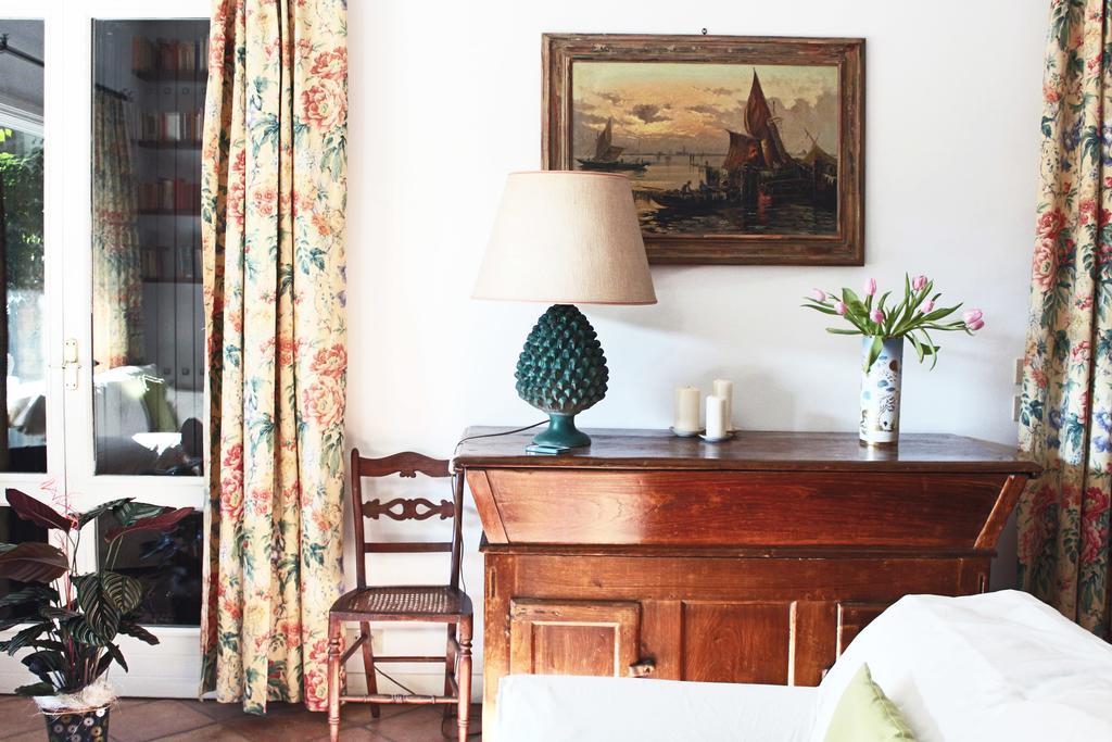 B&B Casa Chinaski Мондело Екстериор снимка