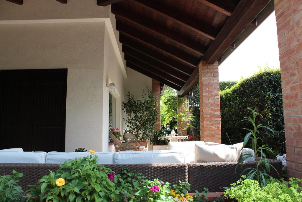 B&B Casa Chinaski Мондело Екстериор снимка