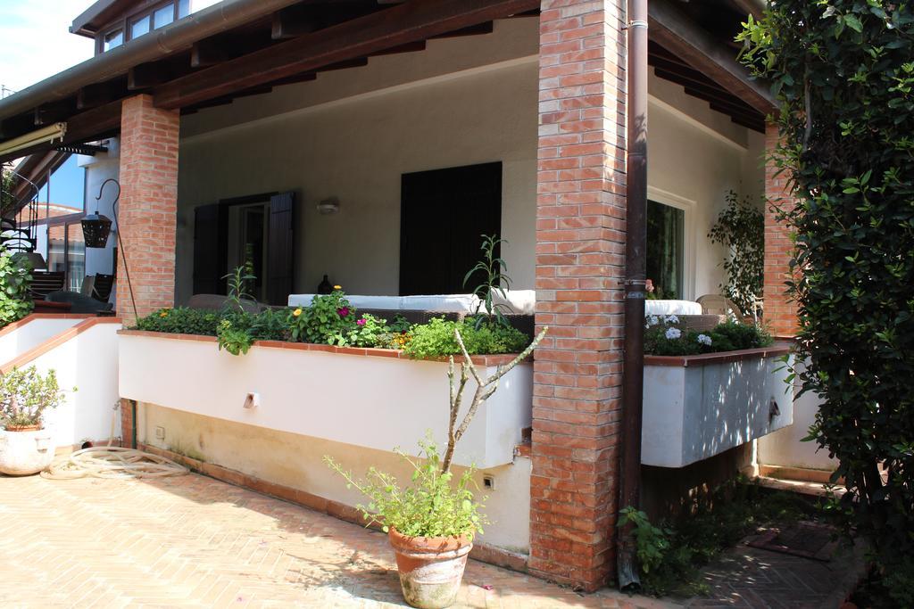 B&B Casa Chinaski Мондело Екстериор снимка