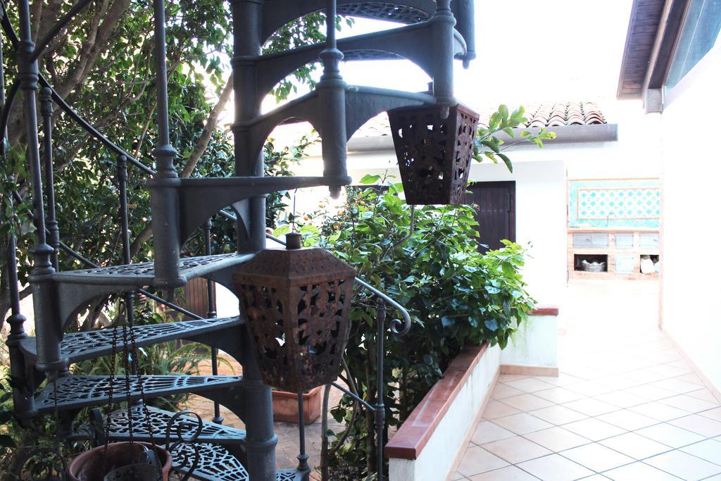 B&B Casa Chinaski Мондело Екстериор снимка