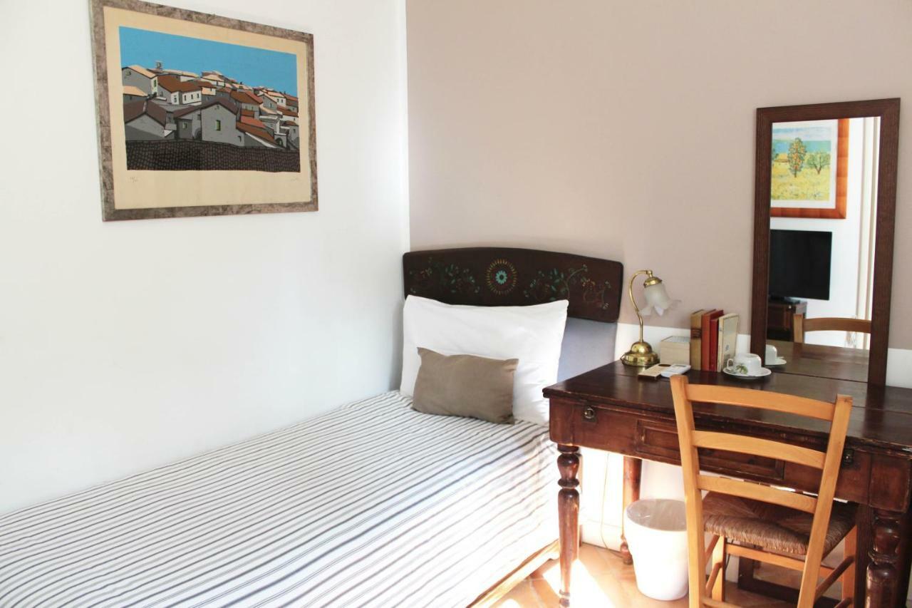 B&B Casa Chinaski Мондело Екстериор снимка