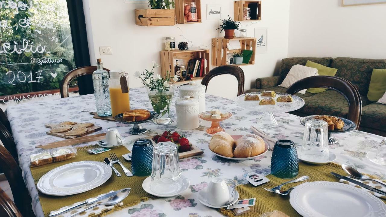 B&B Casa Chinaski Мондело Екстериор снимка