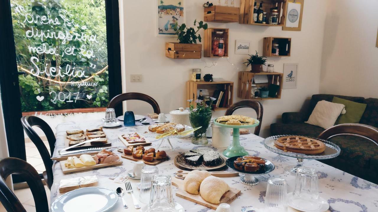 B&B Casa Chinaski Мондело Екстериор снимка