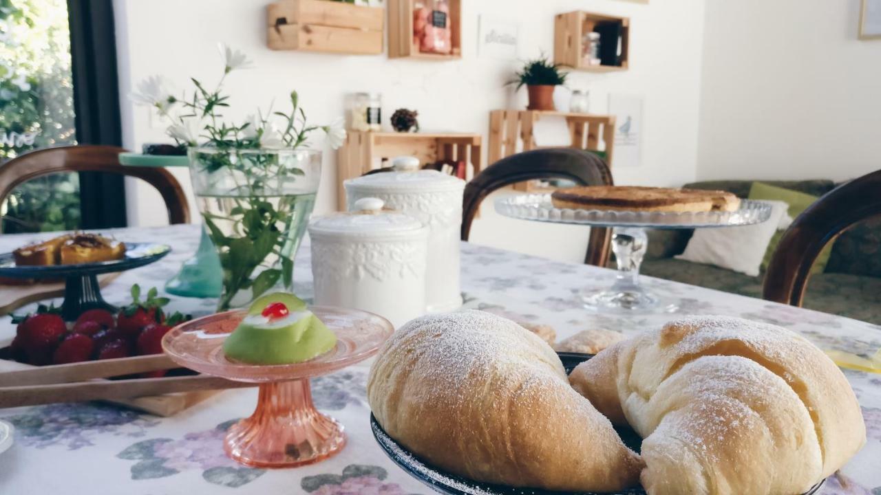 B&B Casa Chinaski Мондело Екстериор снимка