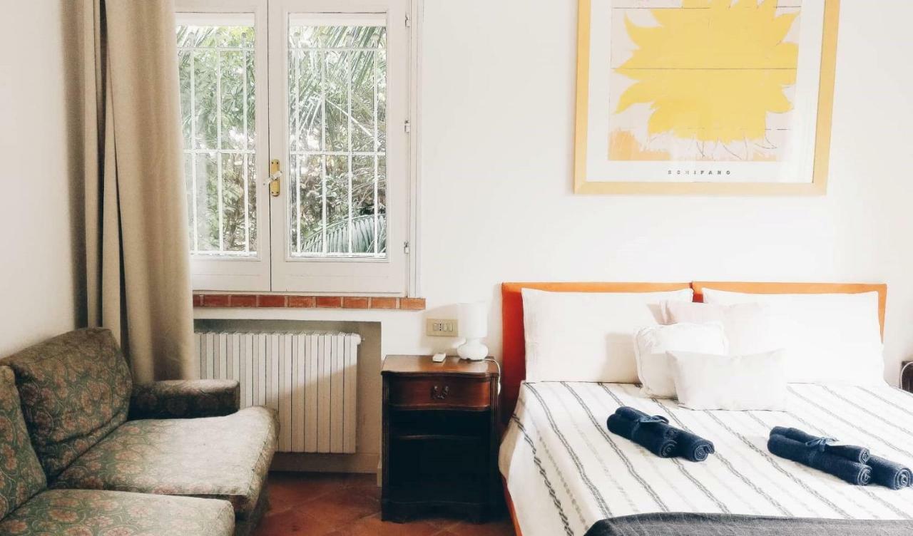 B&B Casa Chinaski Мондело Екстериор снимка
